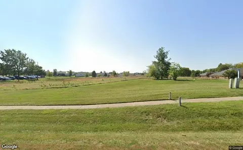 1405 E Oak St, Mahomet, IL 61853