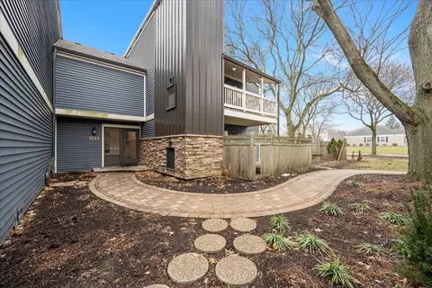 1533 S County Farm Rd #1-4, Wheaton, IL 60189