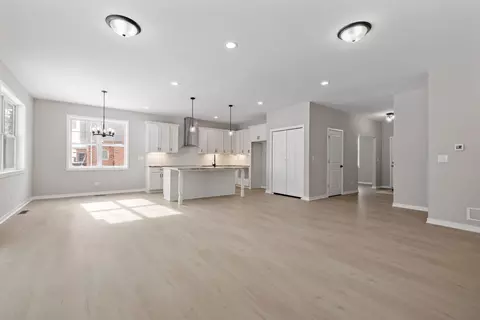 Living - 203 Hickory St, Peotone, IL 60468 photo 2 of 5