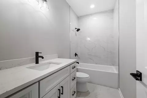 Bath - 203 Hickory St, Peotone, IL 60468 photo 2 of 2