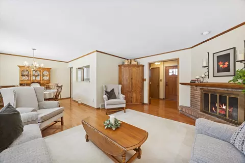 Living - 1607 Stoddard Ave, Wheaton, IL 60187 photo 3 of 5