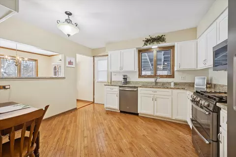 Kitchen - 1607 Stoddard Ave, Wheaton, IL 60187 photo 2 of 2