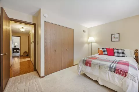 Bedroom - 1607 Stoddard Ave, Wheaton, IL 60187 photo 4 of 5
