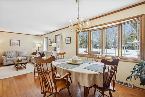 Dining - 1607 Stoddard Ave, Wheaton, IL 60187 photo 2 of 2