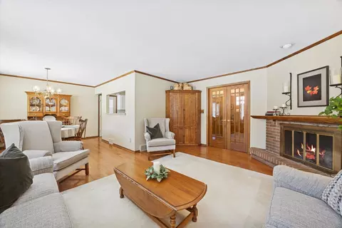 Living - 1607 Stoddard Ave, Wheaton, IL 60187 photo 4 of 5