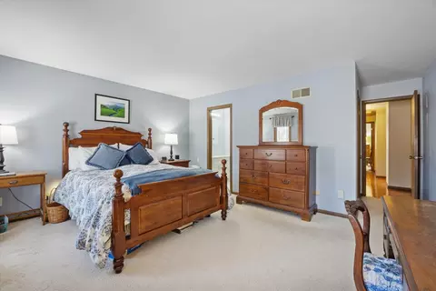 Bedroom - 1607 Stoddard Ave, Wheaton, IL 60187 photo 2 of 5