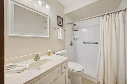 Bath - 1607 Stoddard Ave, Wheaton, IL 60187 photo 2 of 2
