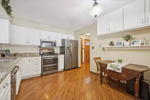 Kitchen - 1607 Stoddard Ave, Wheaton, IL 60187 photo 1 of 2