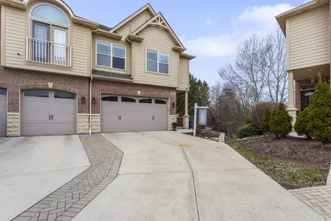 411 Provence Ct, Lisle, IL 60532