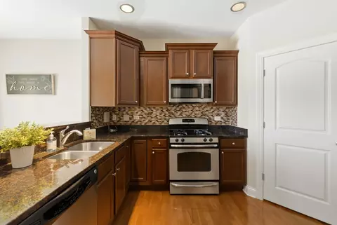 Kitchen - 317 Nicole Way, Itasca, IL 60143 photo 3 of 3