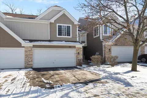 103 Locksley Dr, Streamwood, IL 60107