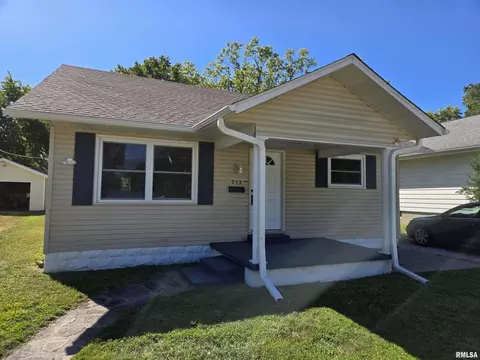 713 N 8th St, Herrin, IL 62948