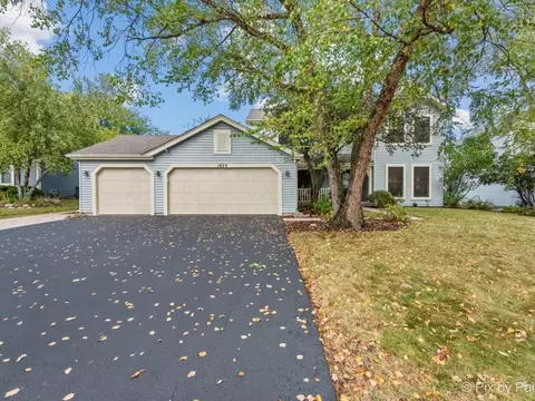 1820 Crofton Dr, Algonquin, IL 60102