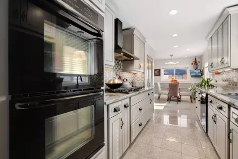 105 King Ln, Des Plaines, IL 60016 photo 8