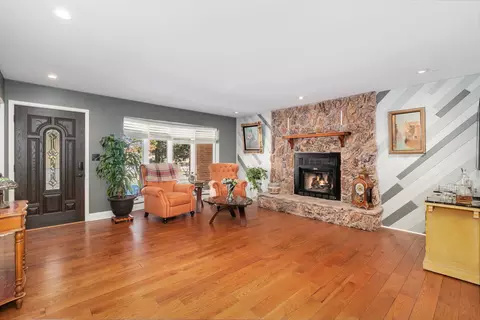 105 King Ln, Des Plaines, IL 60016 photo 2