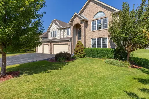 3 Barton Creek Ct, Lake In The Hills, IL 60156