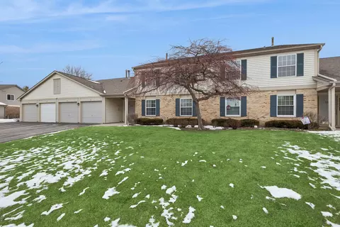 305 Crestview Dr #D, Wauconda, IL 60084