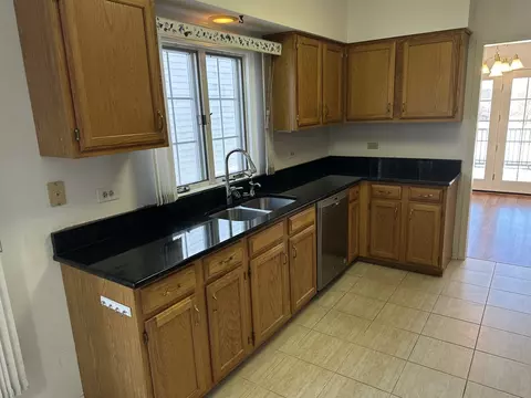 Kitchen - 610 Golfers Ln, Bartlett, IL 60103 photo 2 of 4