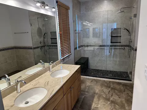 Bath - 610 Golfers Ln, Bartlett, IL 60103 photo 1 of 5