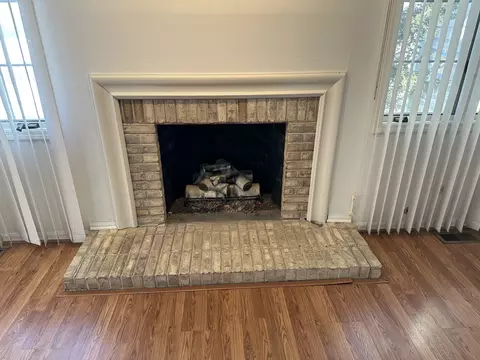 Living - 610 Golfers Ln, Bartlett, IL 60103 photo 3 of 3