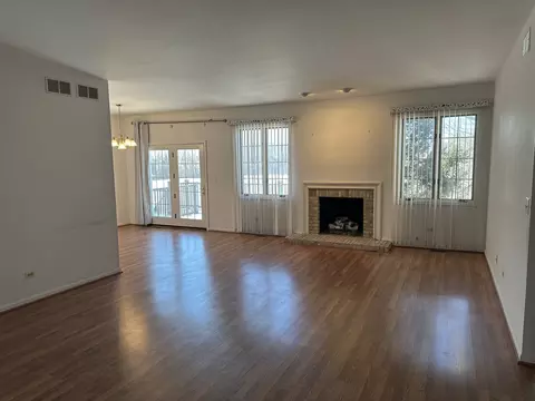 Living - 610 Golfers Ln, Bartlett, IL 60103 photo 2 of 3
