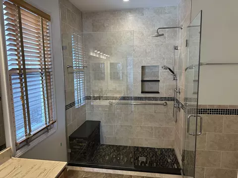 Bath - 610 Golfers Ln, Bartlett, IL 60103 photo 3 of 5
