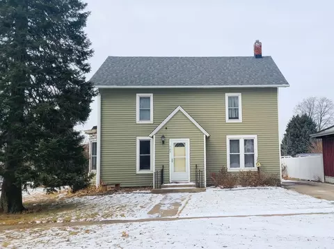 707 Douglas Ave, Ashton, IL 61006