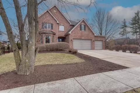 1061 Sean Cir, Darien, IL 60561