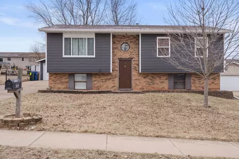 2629 Sheffield Dr, Davenport, IA 52806