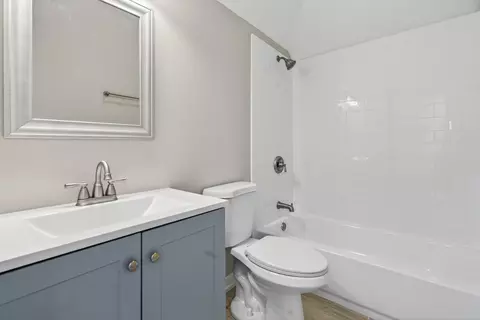 Bath - 3003 Keene Ave, Mchenry, IL 60050 photo 7 of 7