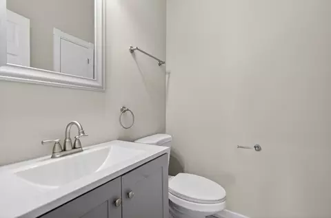 Bath - 3003 Keene Ave, Mchenry, IL 60050 photo 1 of 7
