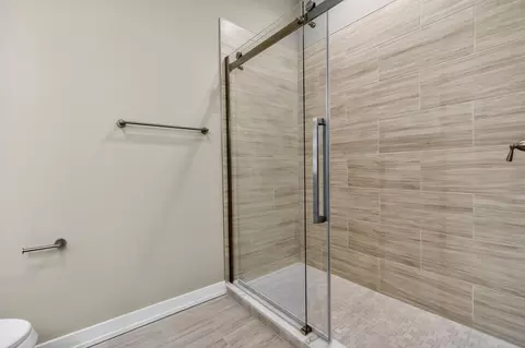 Bath - 3003 Keene Ave, Mchenry, IL 60050 photo 6 of 7