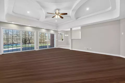 Living - 3003 Keene Ave, Mchenry, IL 60050 photo 2 of 4