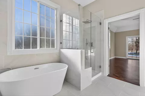 Bath - 3003 Keene Ave, Mchenry, IL 60050 photo 4 of 7