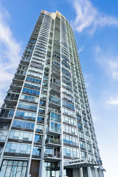 940 W Glenlake Ave #42B, Chicago, IL 60660