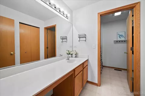 Bath - 1910 Crestview Dr, Plainfield, IL 60586 photo 4 of 5