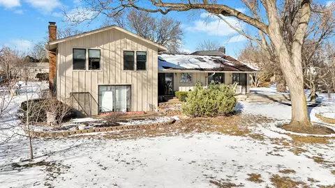1489 Pebblestone Cv, Wheaton, IL 60189