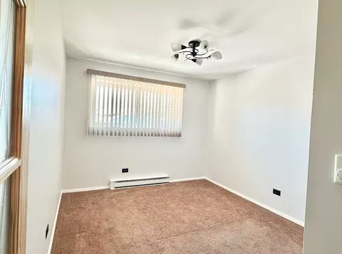 Bedroom - 880 Old Willow Rd #282, Prospect Heights, IL 60070 photo 1 of 2