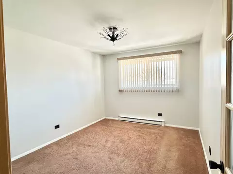 Bedroom - 880 Old Willow Rd #282, Prospect Heights, IL 60070 photo 2 of 2