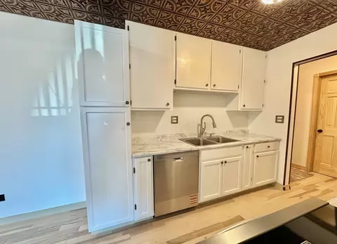 Kitchen - 880 Old Willow Rd #282, Prospect Heights, IL 60070 photo 2 of 5