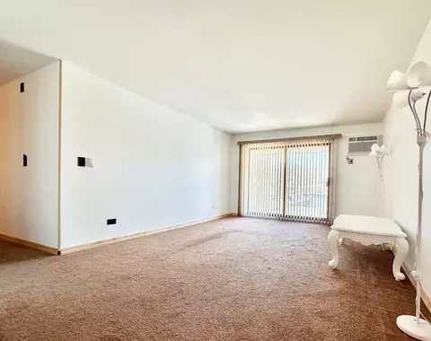 Living - 880 Old Willow Rd #282, Prospect Heights, IL 60070 photo 1 of 2