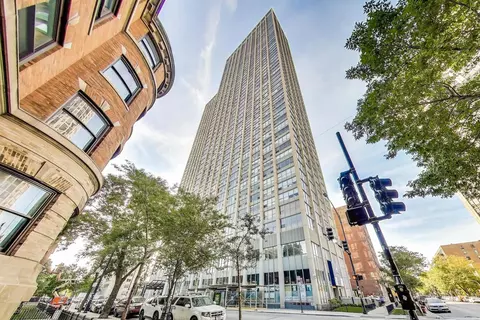 655 W Irving Park Rd #1717, Chicago, IL 60613