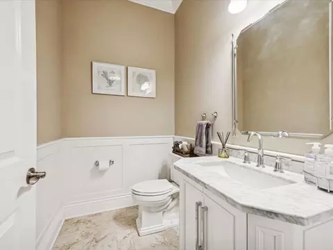 688 S Mitchell Ave, Elmhurst, IL 60126 photo 5