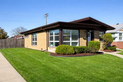 10226 S California Ave, Evergreen Park, IL 60805