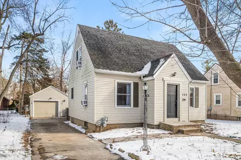 523 Preston Ave, Elgin, IL 60120