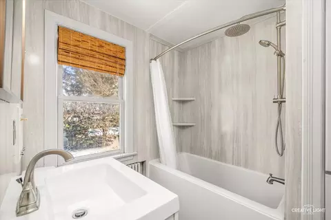 Bath - 523 Preston Ave, Elgin, IL 60120 photo 2 of 2