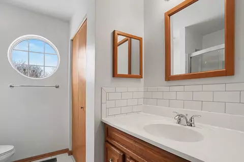 Bath - 541 Wingpointe Dr, Aurora, IL 60506 photo 3 of 3