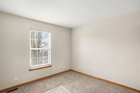 Bedroom - 541 Wingpointe Dr, Aurora, IL 60506 photo 2 of 4