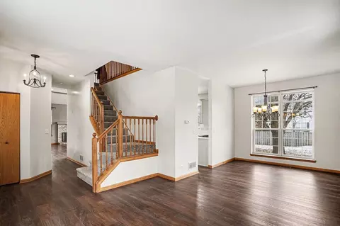 Living - 541 Wingpointe Dr, Aurora, IL 60506 photo 2 of 4