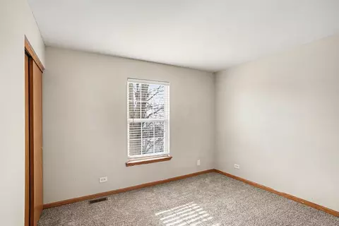 Bedroom - 541 Wingpointe Dr, Aurora, IL 60506 photo 3 of 4